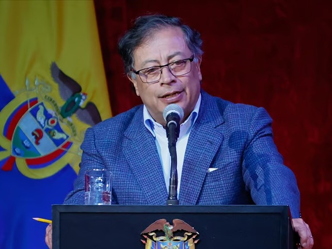 Kolombiya, ABD’den silah alımlarını durdurdu