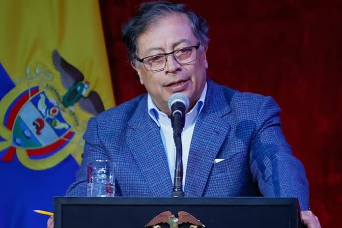 Kolombiya, ABD’den silah alımlarını durdurdu