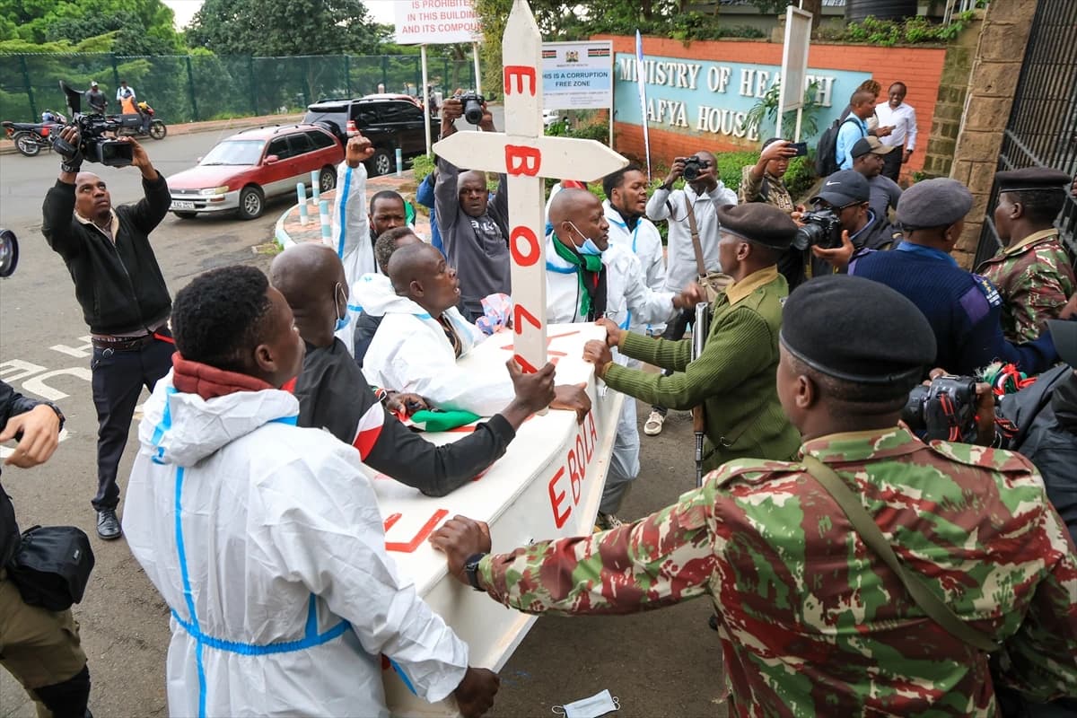 Kenya'da ABD'liler için kurulacak Ebola merkezi protesto edildi