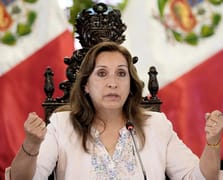 Peru Devlet Başkanı ahlaksız olduğu gerekçesiyle görevden alındı