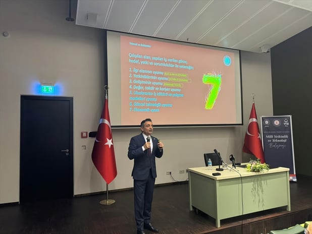 Türk savunma sanayi firmaları Berlin'de öğrencilerle buluştu