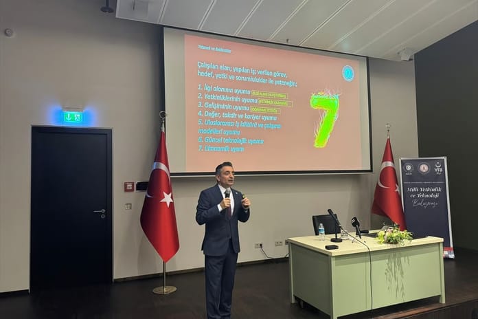 Türk savunma sanayi firmaları Berlin'de öğrencilerle buluştu