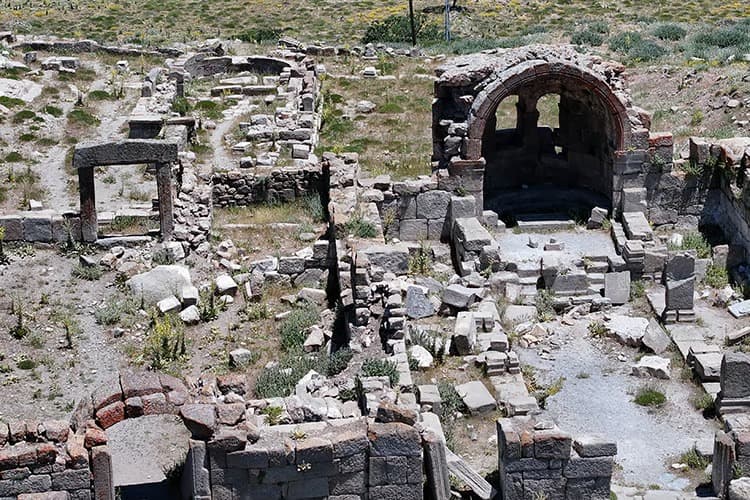 Karaman'daki Binbir Kilise'de 15 yeni dini yapı keşfedildi