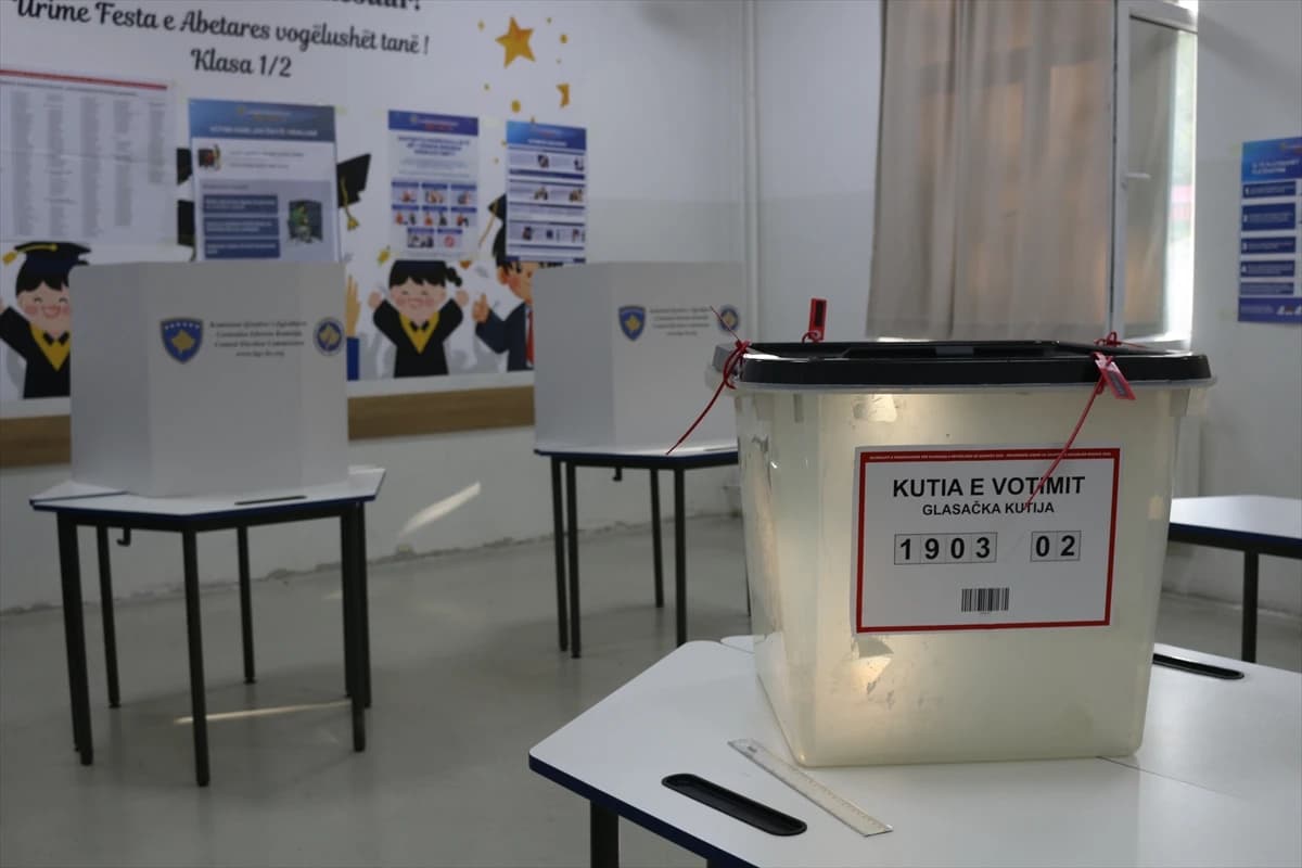 Kosova'da düzenlenen seçimlerde oy kullanma işlemi başladı