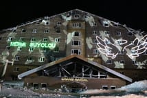 Grand Kartal Otel yangınında hayatını kaybedenler dondurucu soğukta anıldı