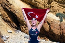 "Oceans Seven"ın 5 parkurunu tamamlayan Bengisu Avcı, İngiltere'deki "Champion of Champions" organizasyonunda 3 dalda gümüş madalya kazandı