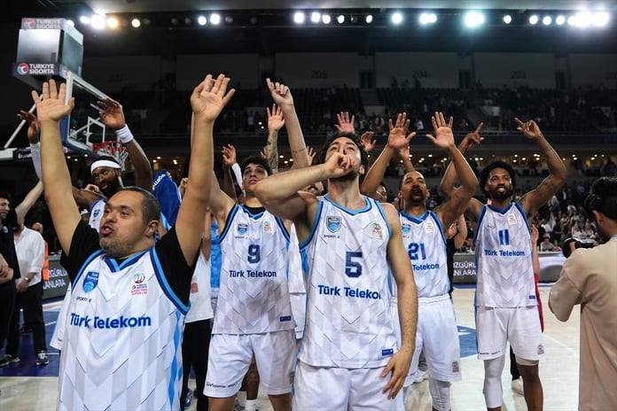 Türk Telekom, Fenerbahçe karşısında seride durumu 1-1 yaptı