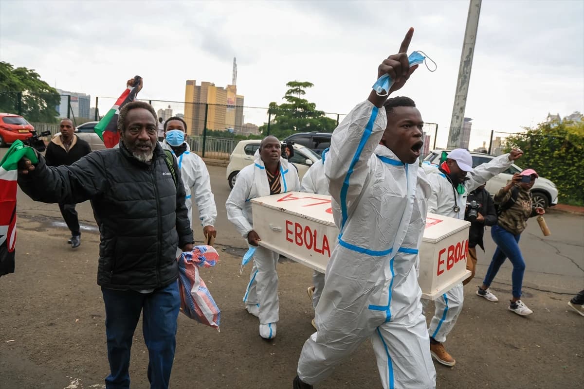 Kenya'da ABD'liler için kurulacak Ebola merkezi protesto edildi