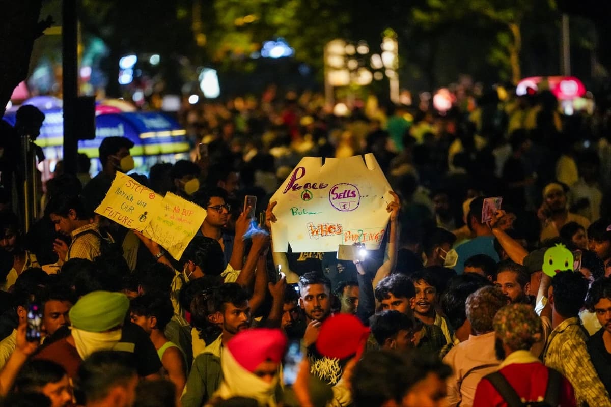 Hindistan'da Hamam Böceği Hareketi protestoları sürüyor
