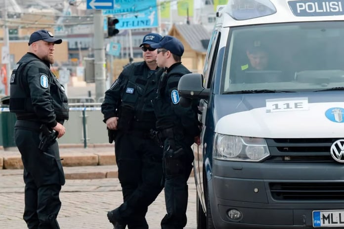 Finlandiya'da bir okul yakınlarında bıçaklı saldırı