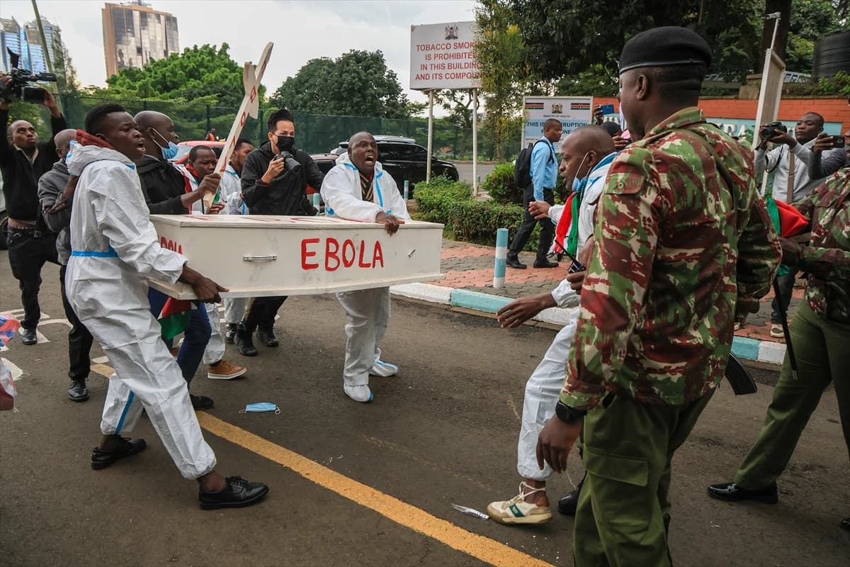 Kenya'da ABD'liler için kurulacak Ebola merkezi protesto edildi