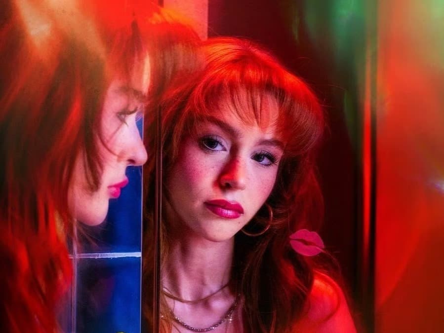 'Jasmine' dizisine müstehcenlik incelemesi