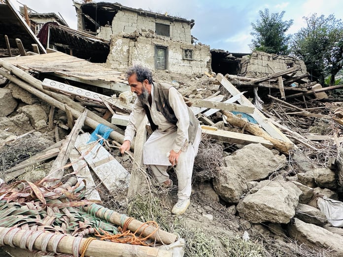 Afganistan'da depremlerde ölenlerin sayısı 2 bin 205'e yükseldi