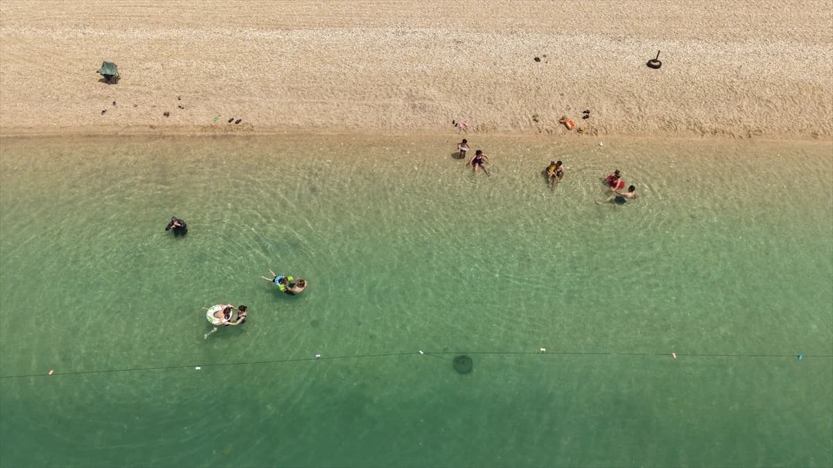 Turkuaz'ın bin bir tonu: Çakıl Adası