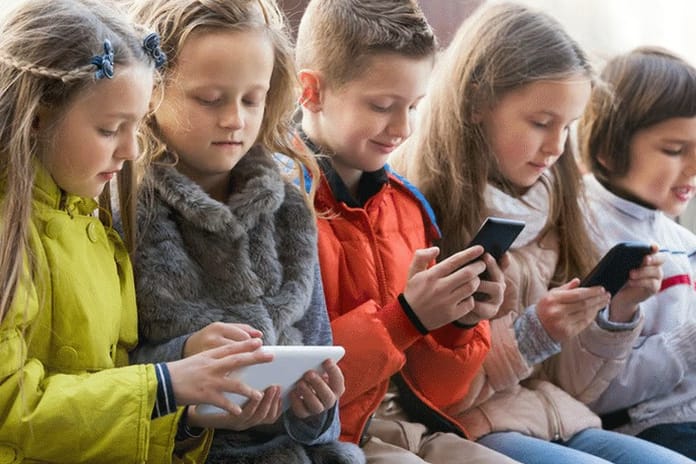 İngiltere'de çocuklara sosyal medya kısıtlaması gündemde