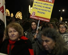 Yunanistan'ın başkenti Atina'da binlerce kişi yeni devlet bütçesine karşı sokaklara döküldü