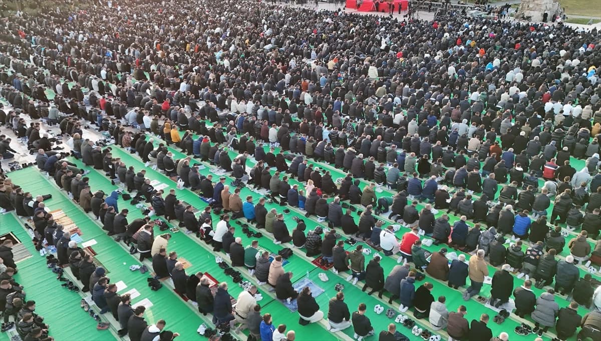 İslam Dünyası Ramazan Bayramı'nı kutluyor