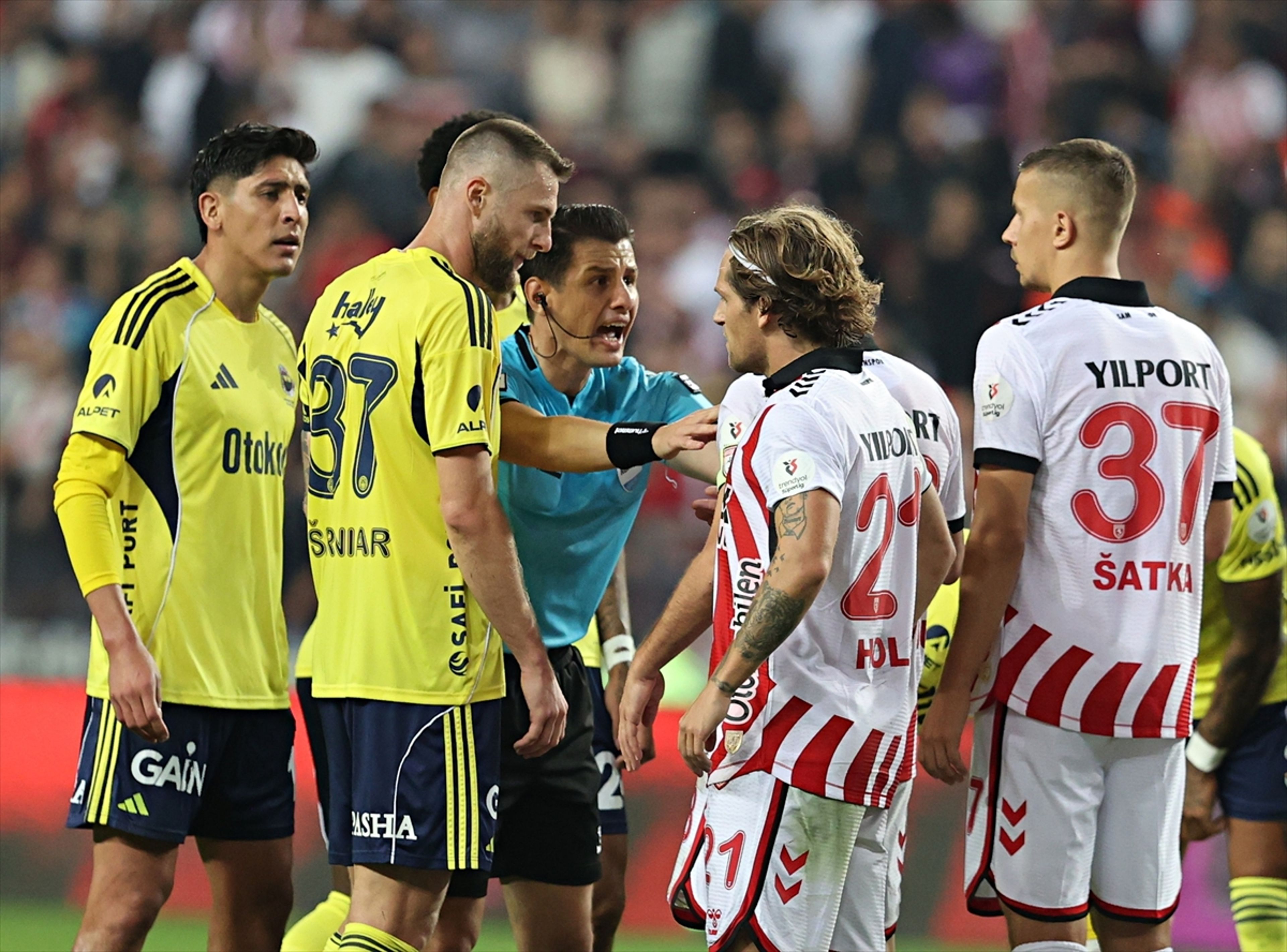 Fenerbahçe takıldı