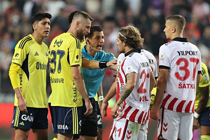 Fenerbahçe takıldı