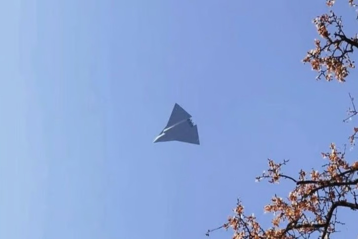 Çin J-36’nın üçüncü prototipini uçurdu