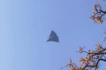 Çin, yeni nesil ağır muharebe uçağı J-36’nın üçüncü prototipini uçurdu