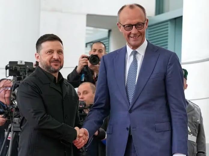 Merz ve Zelenskiy "barış için silah" dedi