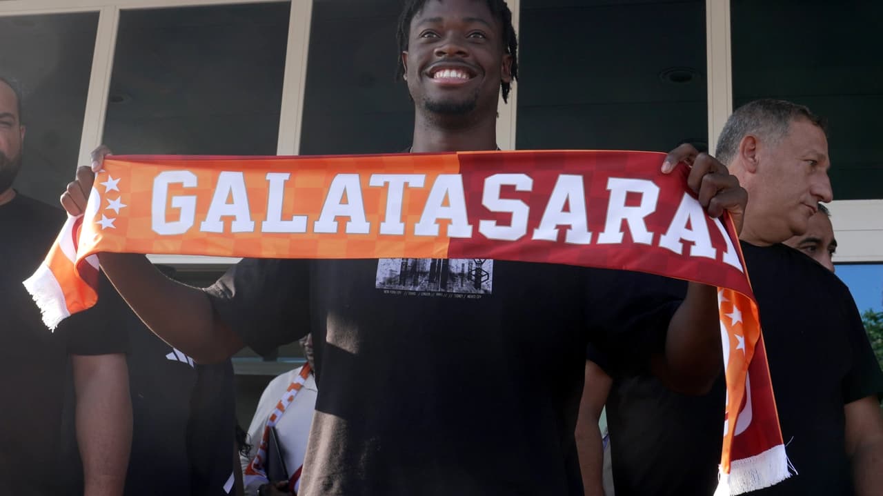 El Chadaille Bitshiabu kimdir? Galatasaray'ın yeni transferi Bitshiabu kaç yaşında, nereli, hangi takımda oynuyor?
