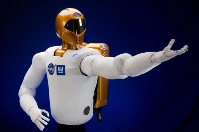 Elon Musk'ın robotu Mars’ta sınıfta mı kalacak?