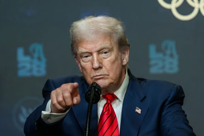 Trump'tan Venezuela'ya tehdit: "Uçaklar düşürülür" 