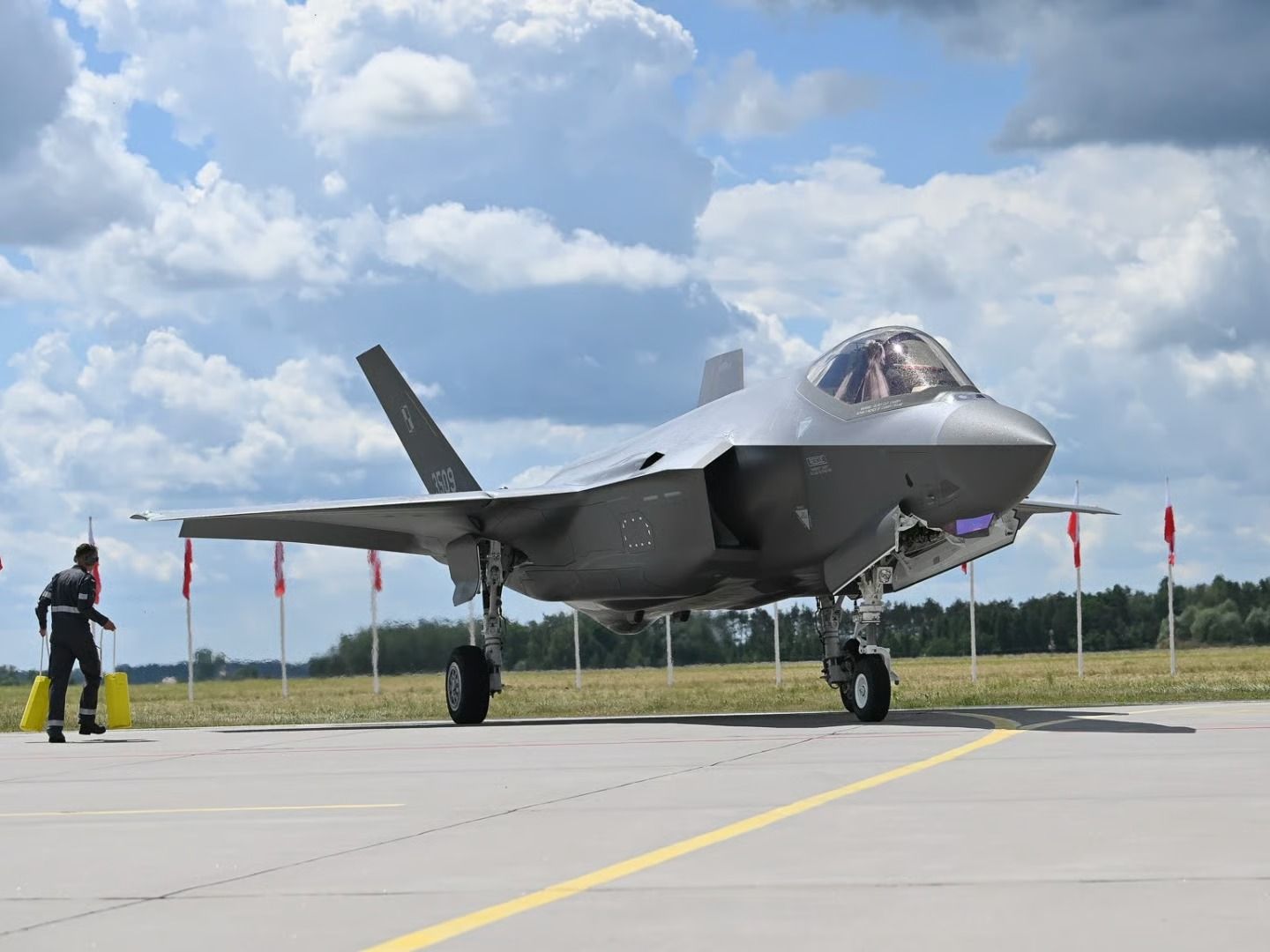 Polonya'nın ilk F-35'leri resmen hizmete girdi, savaş uçaklarına Husarz adı verildi