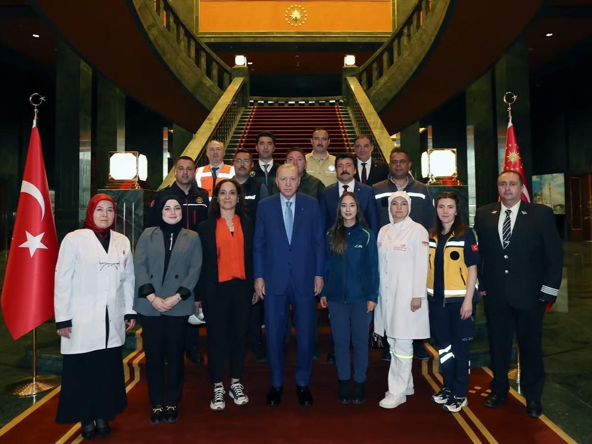 Cumhurbaşkanı Erdoğan emekçiyle bir araya geldi