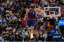 Clippers-Hornets maçında dev rekor: James Harden efsane pivot Shaquille O'Neal’ı geride bıraktı!