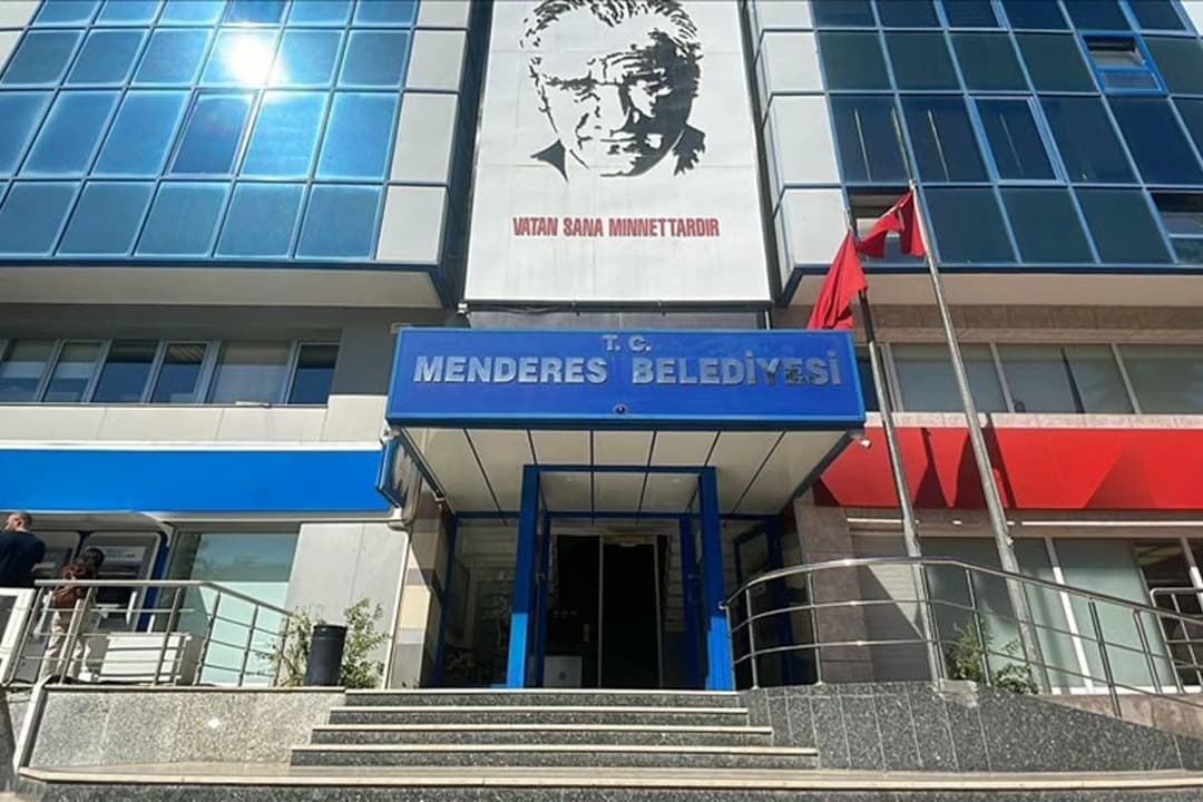 Menderes Belediyesi'ne operasyonda 10 tutuklu