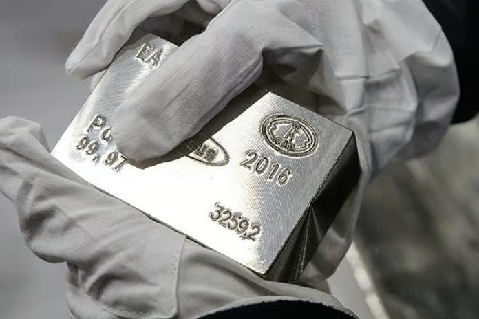 "Fakir adamın altını" 46 yılın rekorunu kırdı: Gümüşün getirisi altını geçti