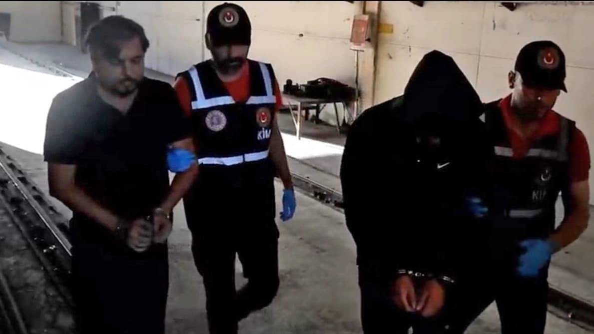 Yurt dışına çıkış yasağı bulunan Arif Kocabıyık tır dorsesinde yakalandı