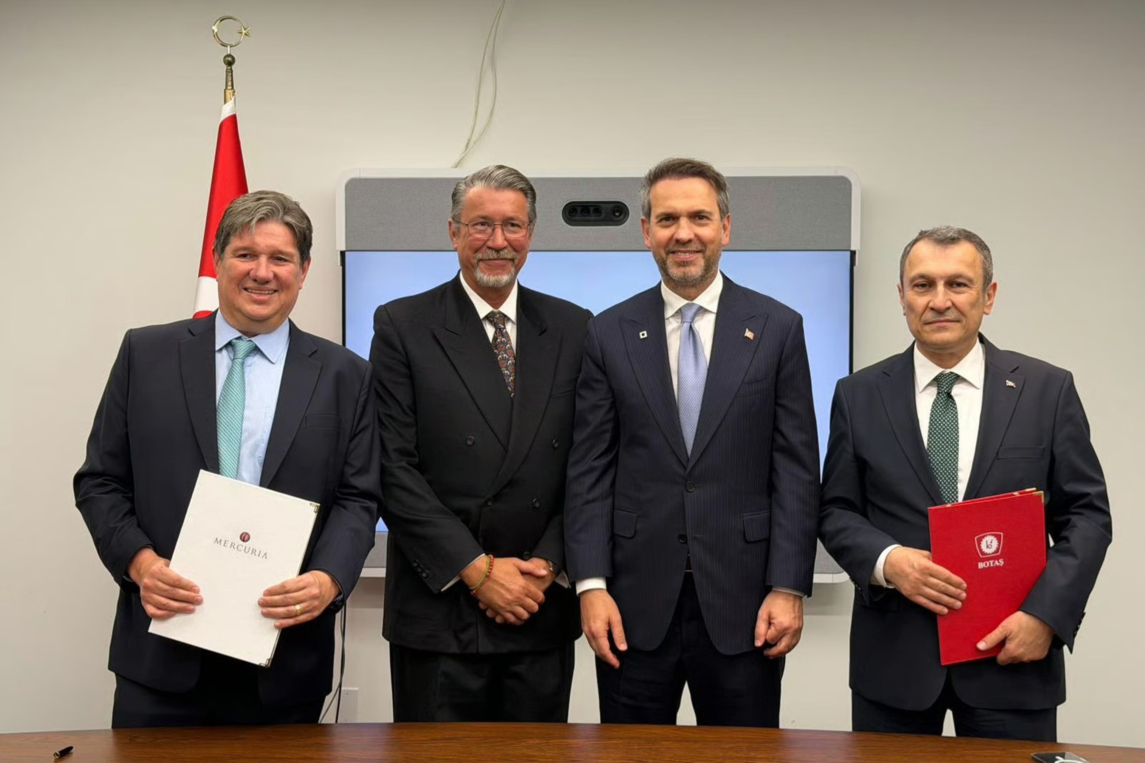 Türkiye'den kritik enerji hamlesi: ABD ile 20 yıllık LNG anlaşması imzalandı
