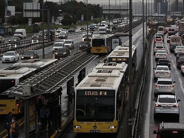 1 Ocak toplu taşıma ücretsiz mi? İstanbul'da bugün otobüs, metrobüs, Marmaray, metro ücretsiz mi, bedava mı?