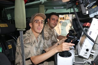 Özel gereksinimli genç bir günlüğüne asker oldu