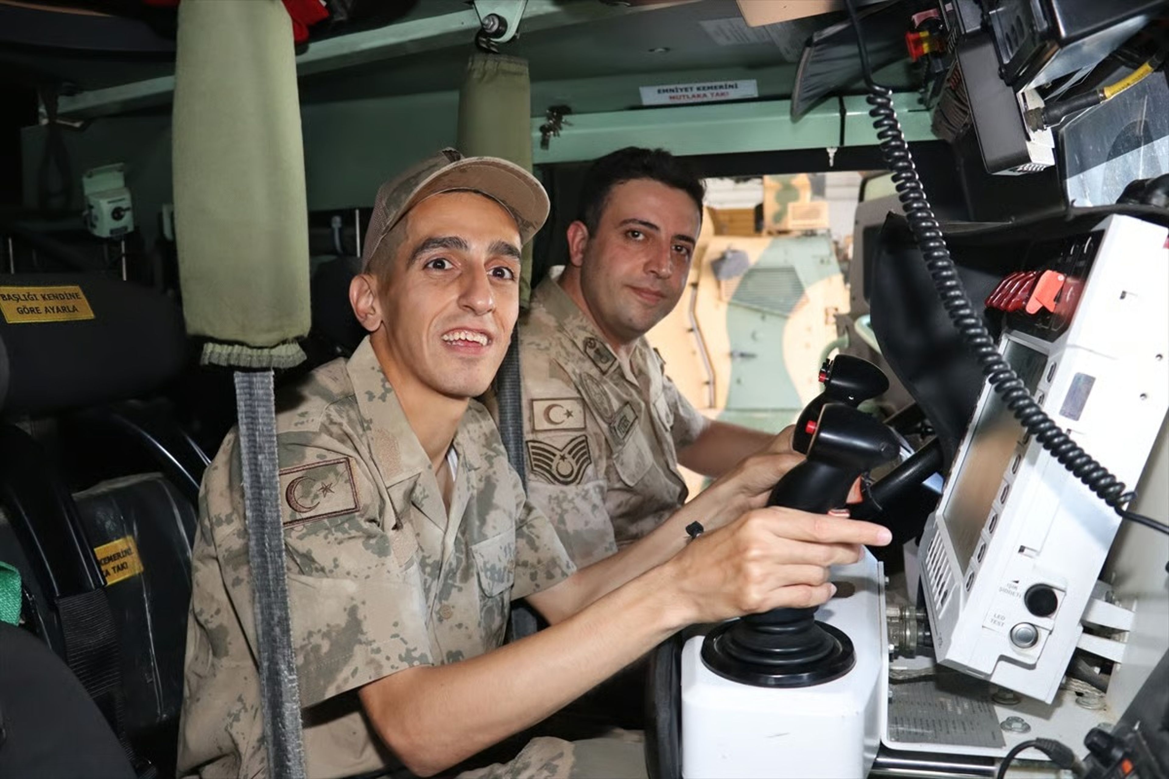 Özel gereksinimli gencin asker olma hayali gerçekleşti