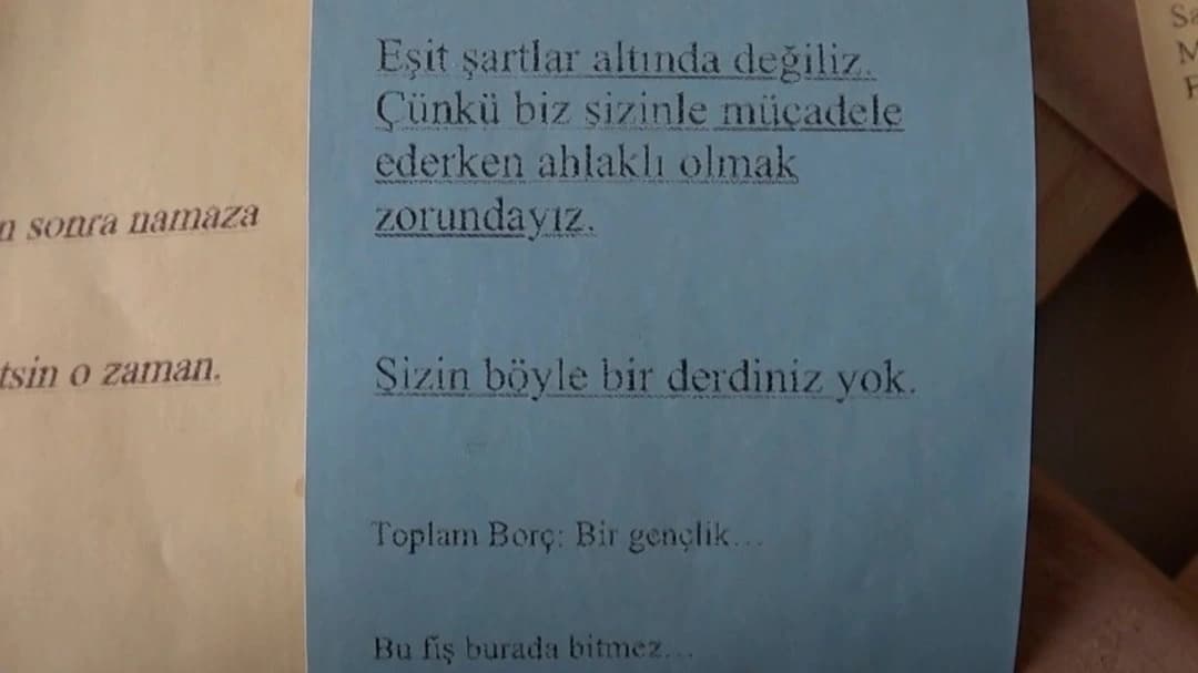 “Toplam borç: Bir Gençlik...” Her adisyonda başka bir söz