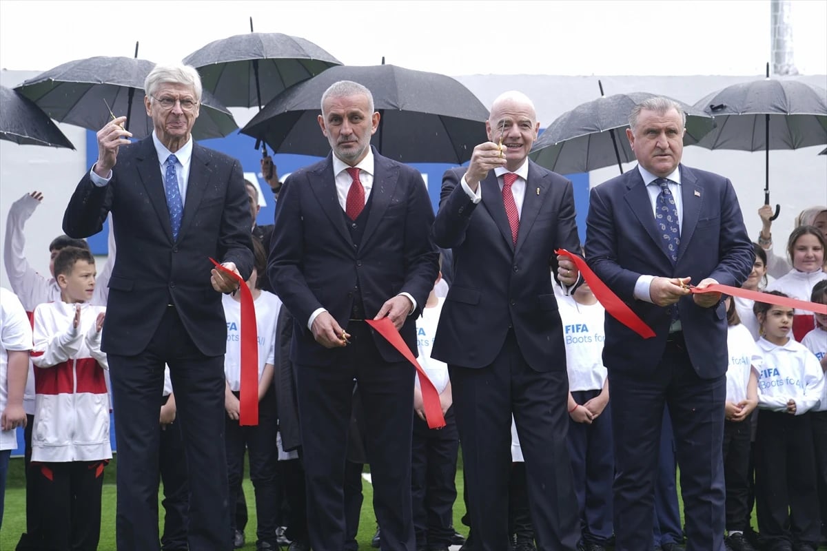 FIFA Arena’nın ilk 'güneş enerjili' sahası Riva’da açıldı: Deprem bölgesi unutulmadı