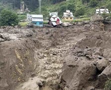 Cammu Keşmir’de meydana gelen yoğun yağışlarda çok sayıda kişi hayatını kaybetti