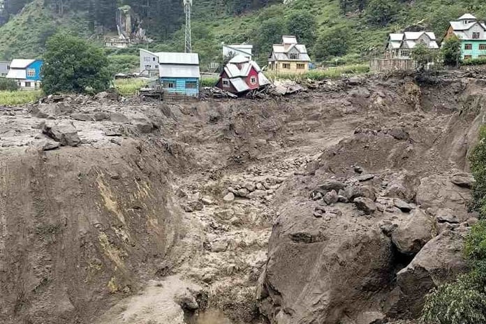 Cammu Keşmir’de meydana gelen yoğun yağışlarda çok sayıda kişi hayatını kaybetti