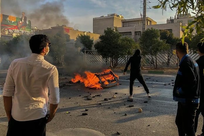 ABD İran'daki vatandaşlarını ülkeyi terk etmeye çağırdı
