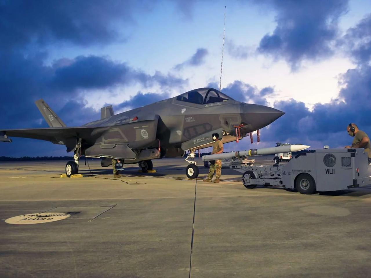Yunanistan, F-35’ler için AIM-120D füzesi istiyor