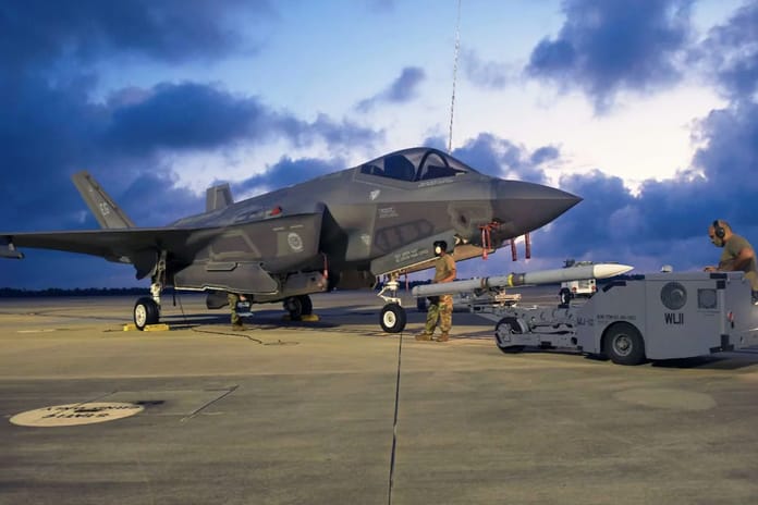 Yunanistan, F-35 filosu için ABD yapımı AIM-120D füzelerini gündeme aldı