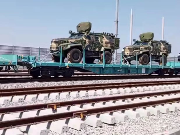 Marmaray'da görenleri şaşırtan manzara: Avrupa'ya giden zırhlı araçlar tüp geçitten geçti