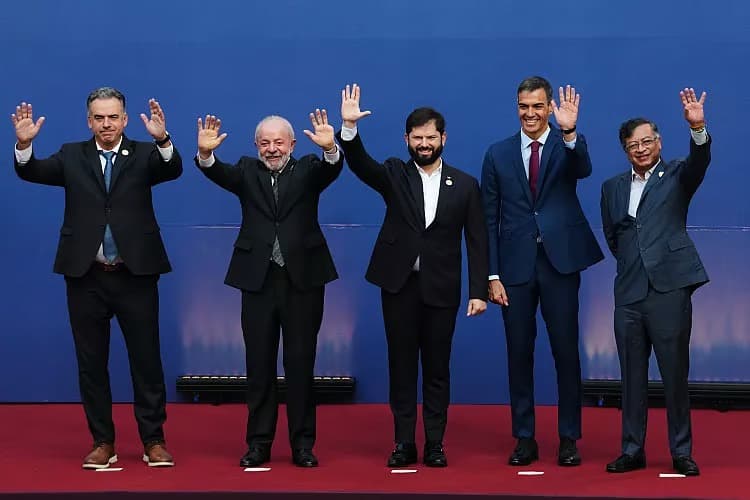 Sanchez Latin Amerika'da demokrasi çağrısı yaptı