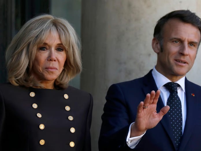 Macron’a Vietnam’da “tokatlı karşılama” sosyal medyayı salladı