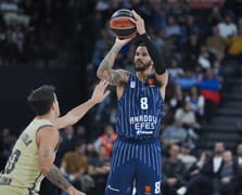 Euroleague'de nefes kesen maç: Anadolu Efes, Barcelona'yı son saniyede yıktı
